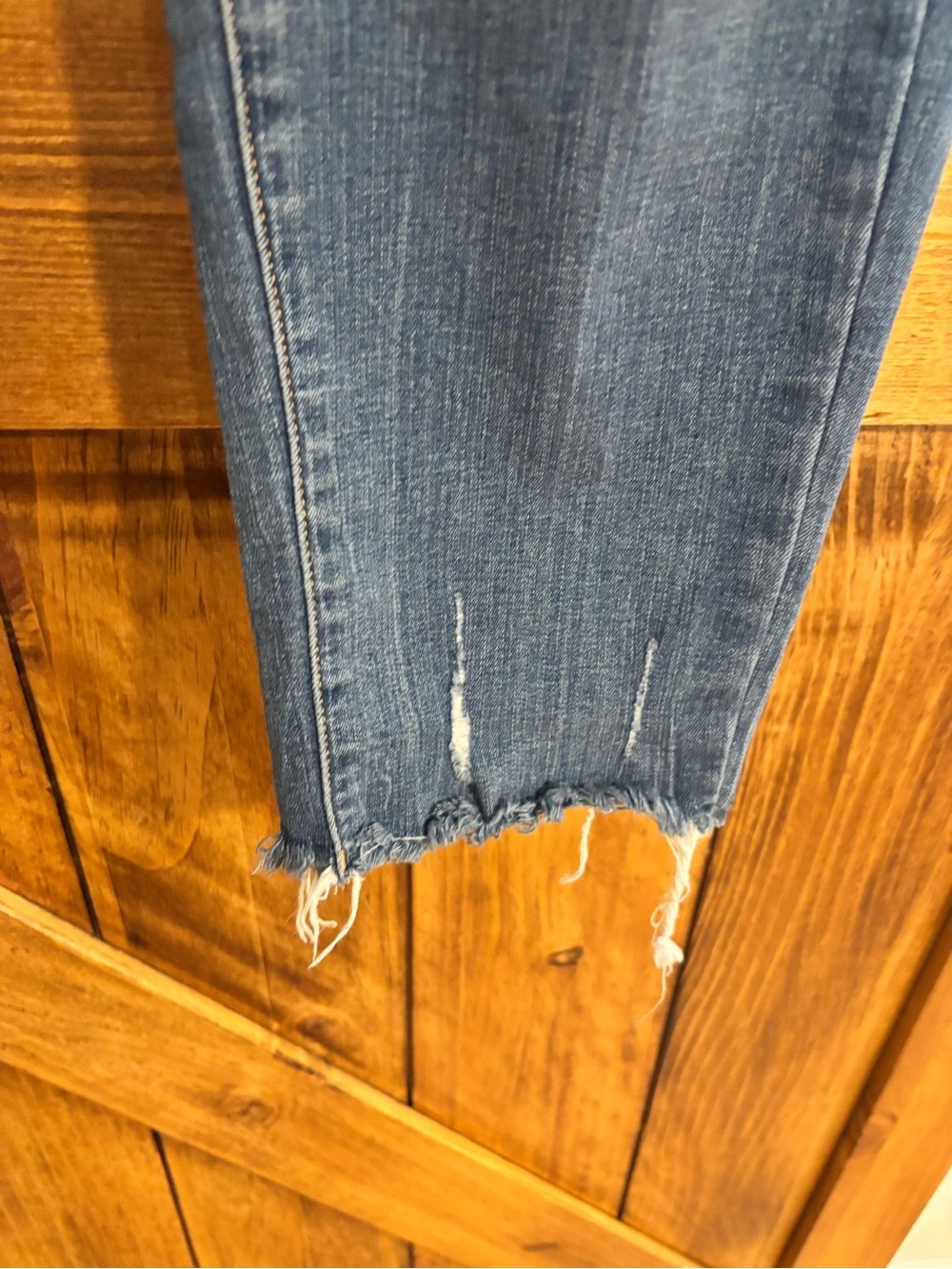 Universal Thread Medium Wash Jeans Distressed High Rise Size 20R - Picture 3 of 5